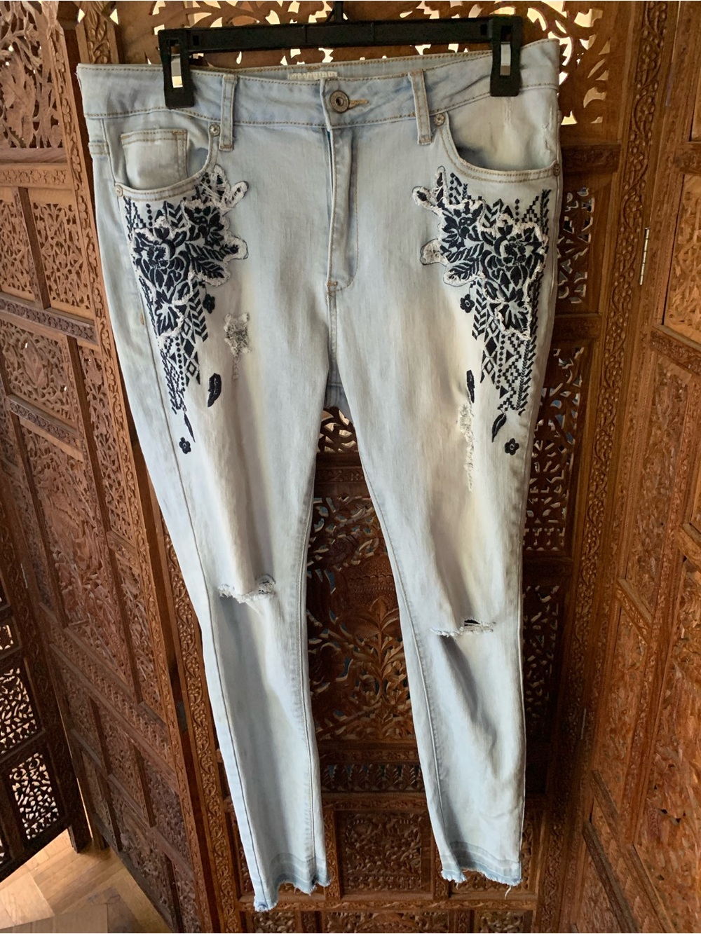 Umgee Light Wash Embroidered Women’s Jeans - Navy Floral Detail